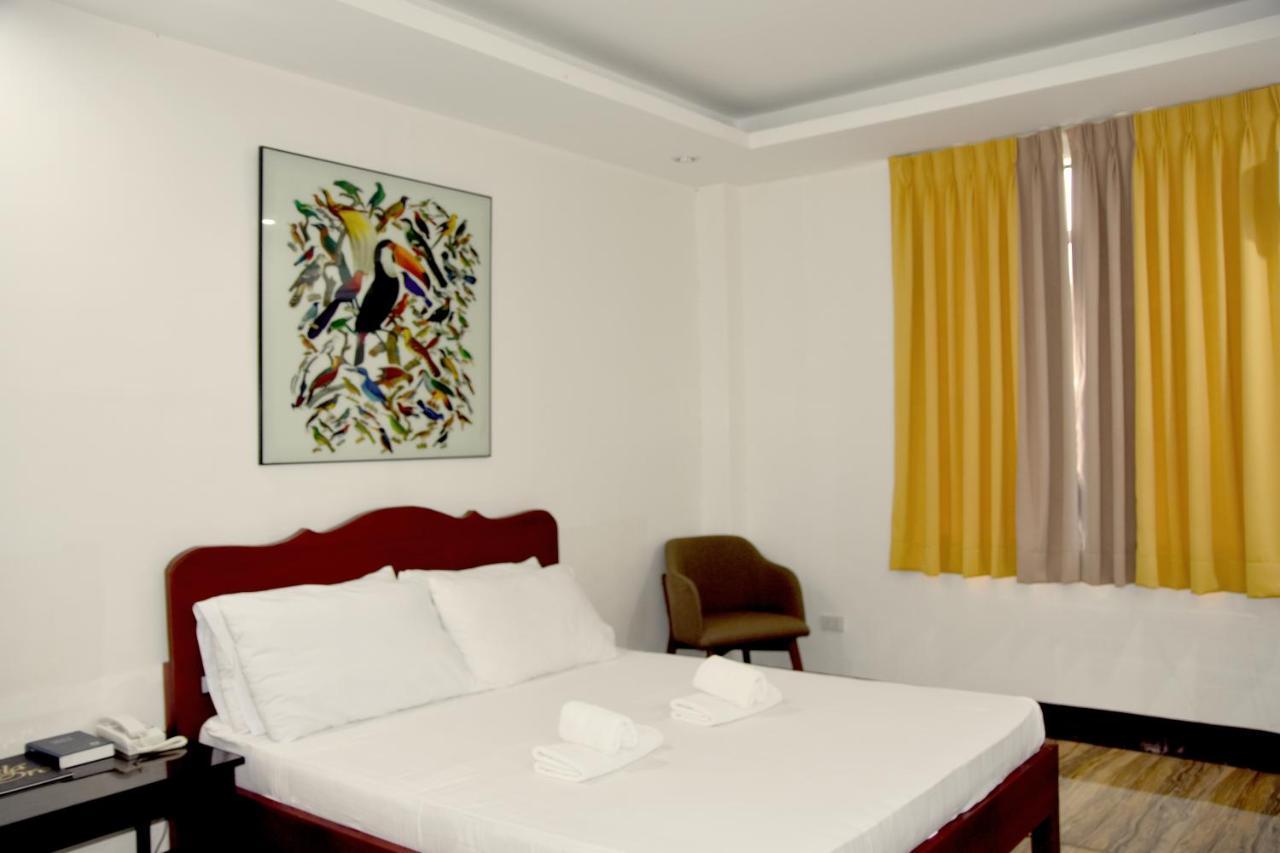 Isla De Oro Hotel Mamburao Экстерьер фото