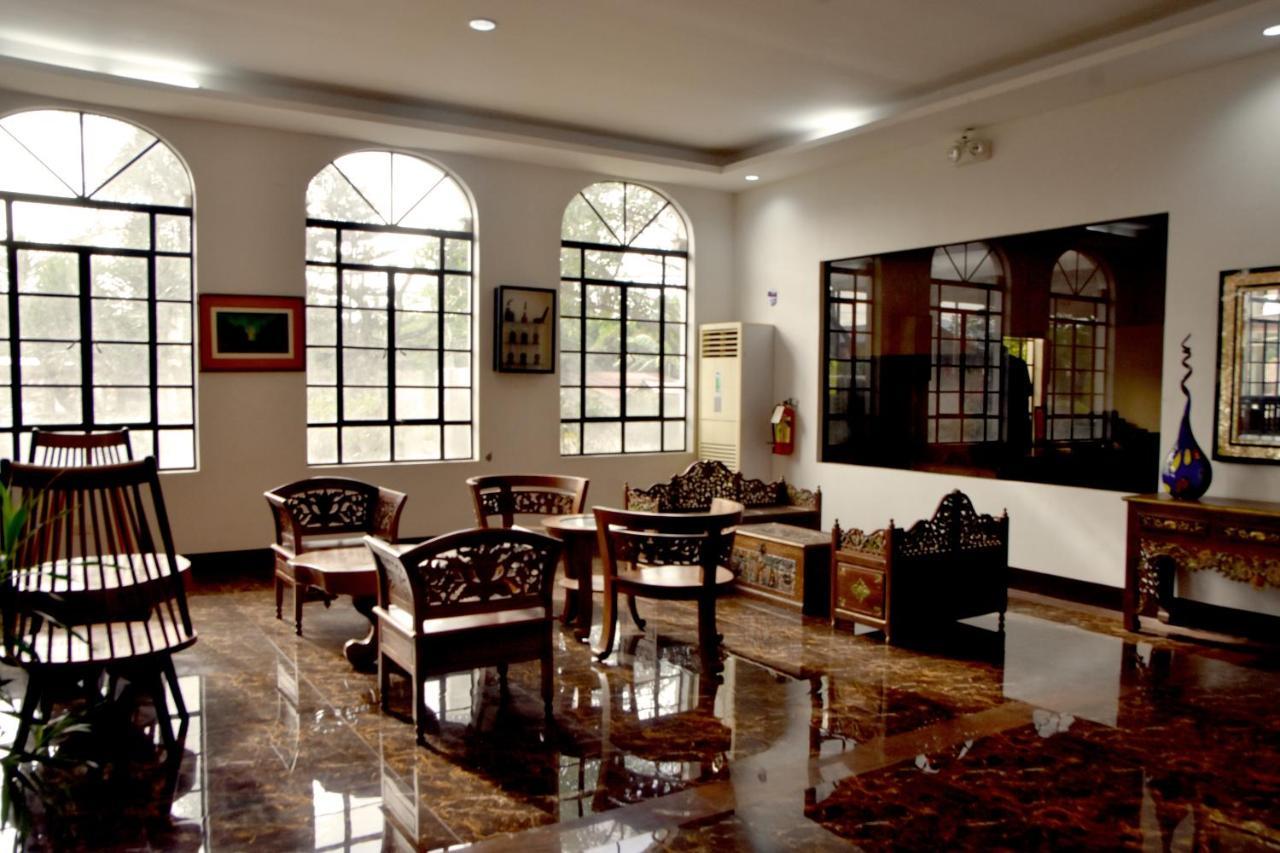 Isla De Oro Hotel Mamburao Экстерьер фото