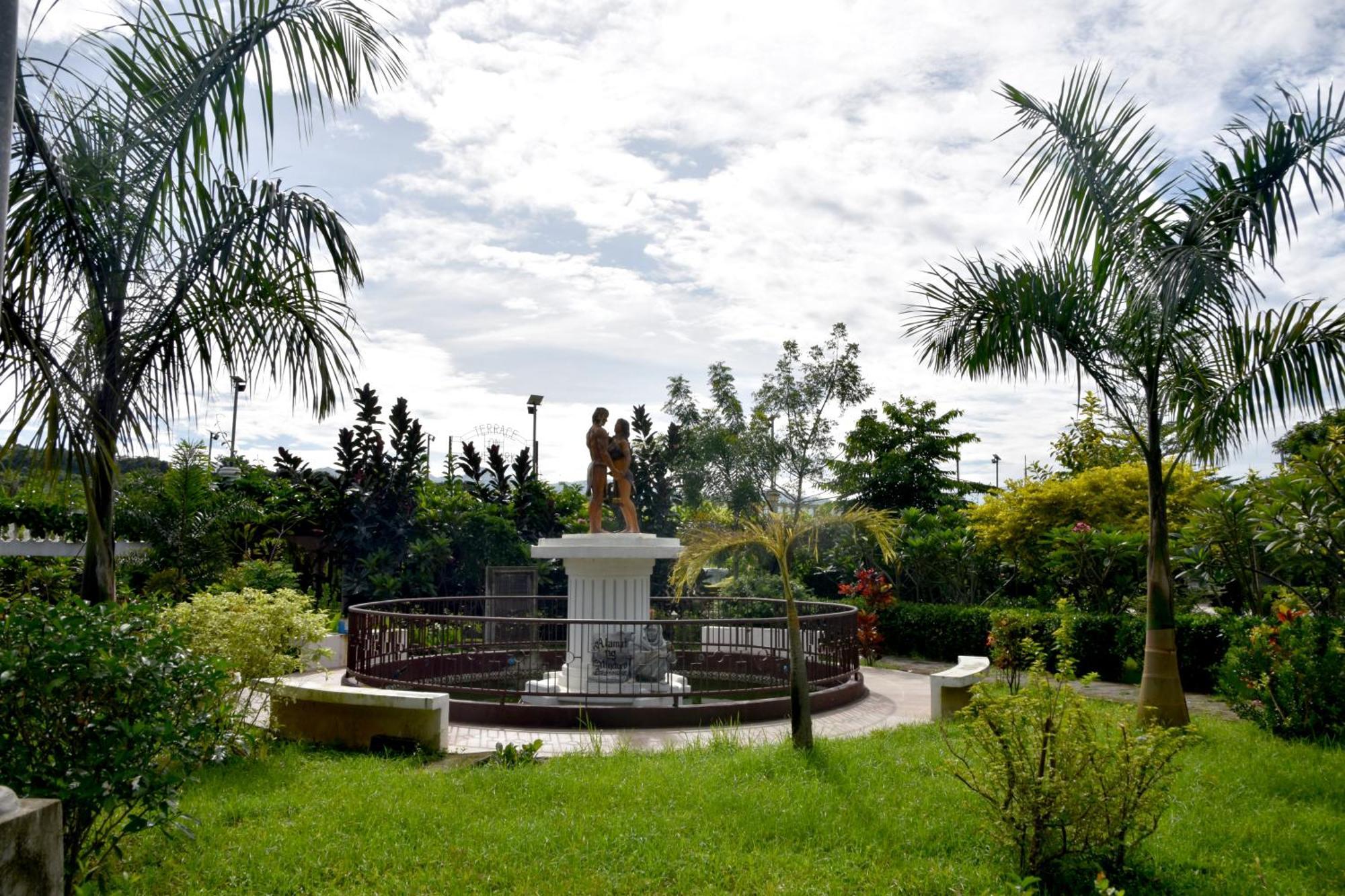 Isla De Oro Hotel Mamburao Экстерьер фото