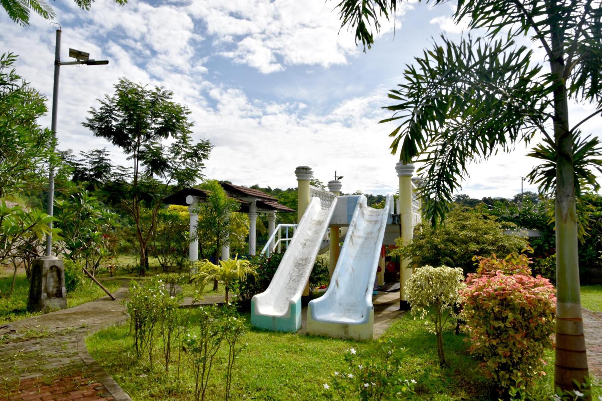 Isla De Oro Hotel Mamburao Экстерьер фото