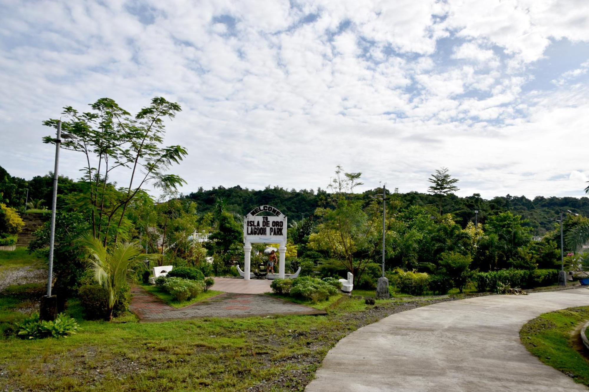 Isla De Oro Hotel Mamburao Экстерьер фото