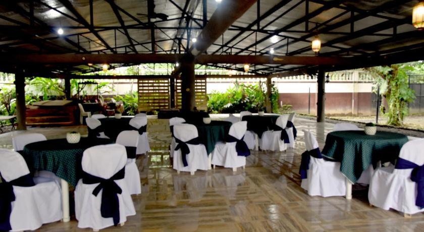 Isla De Oro Hotel Mamburao Экстерьер фото
